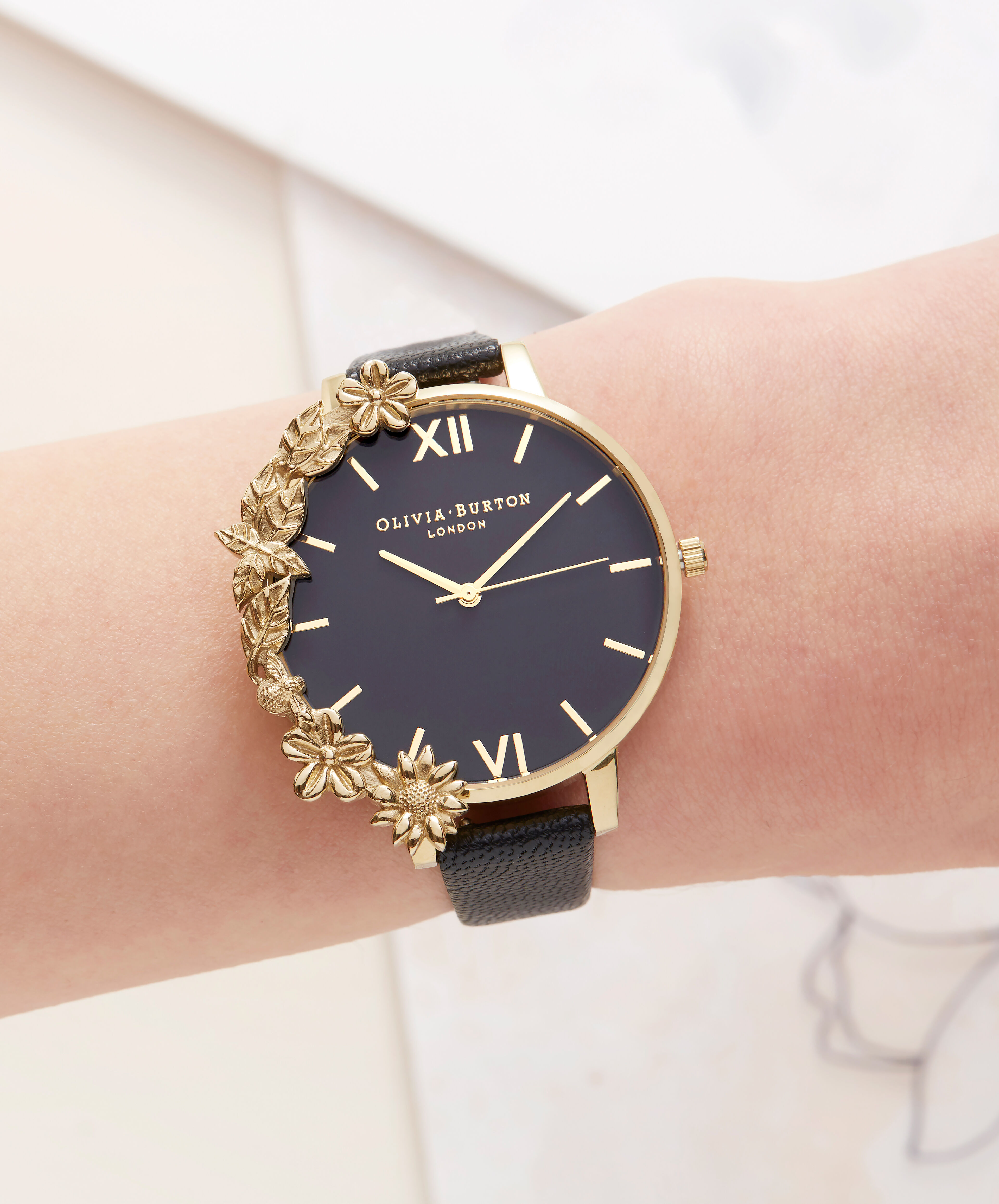 Ladies Case Cuff Black Dial and Gold
